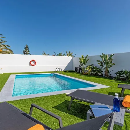 Natalia Villa Playa Blanca